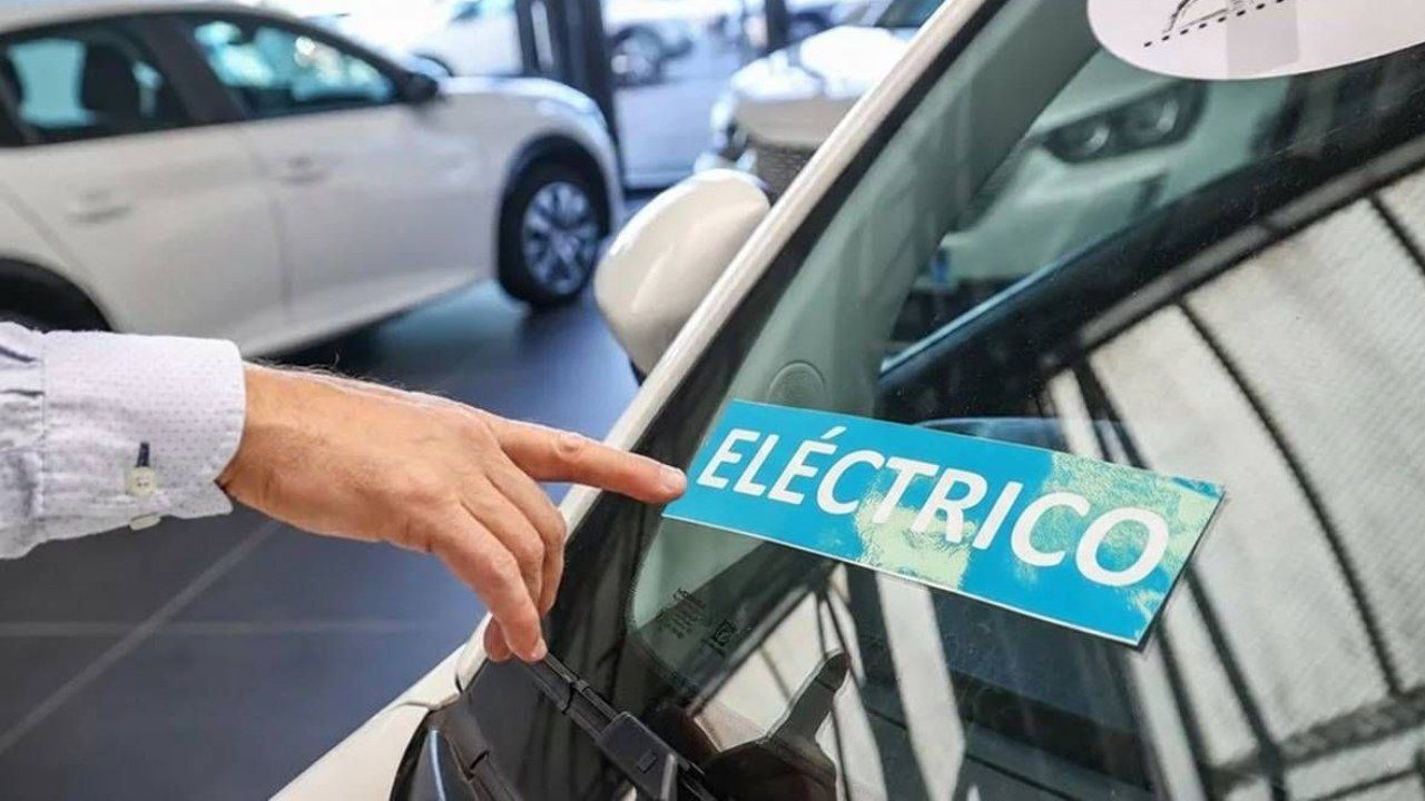 ¿Por qué los coches eléctricos se deprecian tan rápido? Un problema convertido en oportunidad
