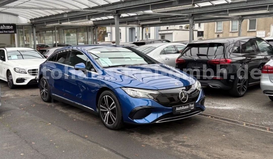 El Mercedes EQE es uno de los mayores chollos del mercado si buscas lujo y autonomía