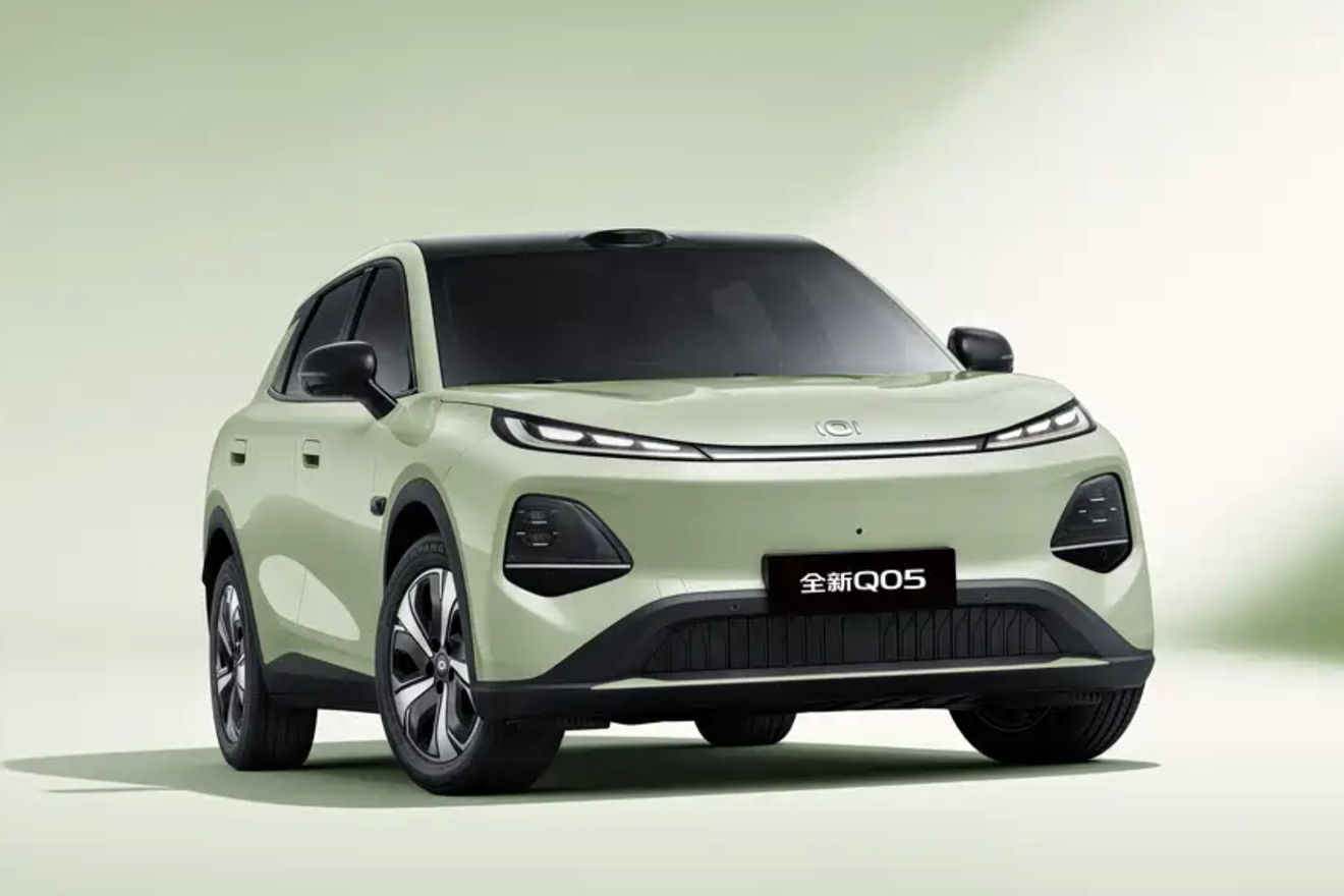 Por menos de 12.000 euros te llevas este coche eléctrico del tamaño del Mercedes Clase C, con 630 km de autonomía y conducción autónoma
