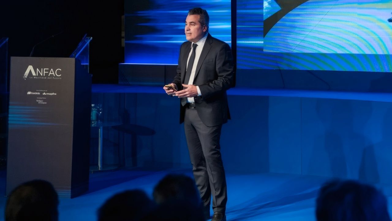 El presidente de Renault en España deja entrever el futuro: "Europa no crece, el eléctrico e híbrido va a crecer, pero no como pensábamos"