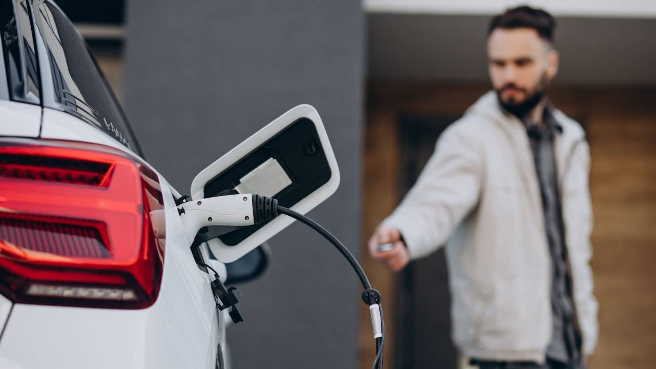 España pisa el acelerador: las ventas de coches eléctricos crecen el doble que en Europa
