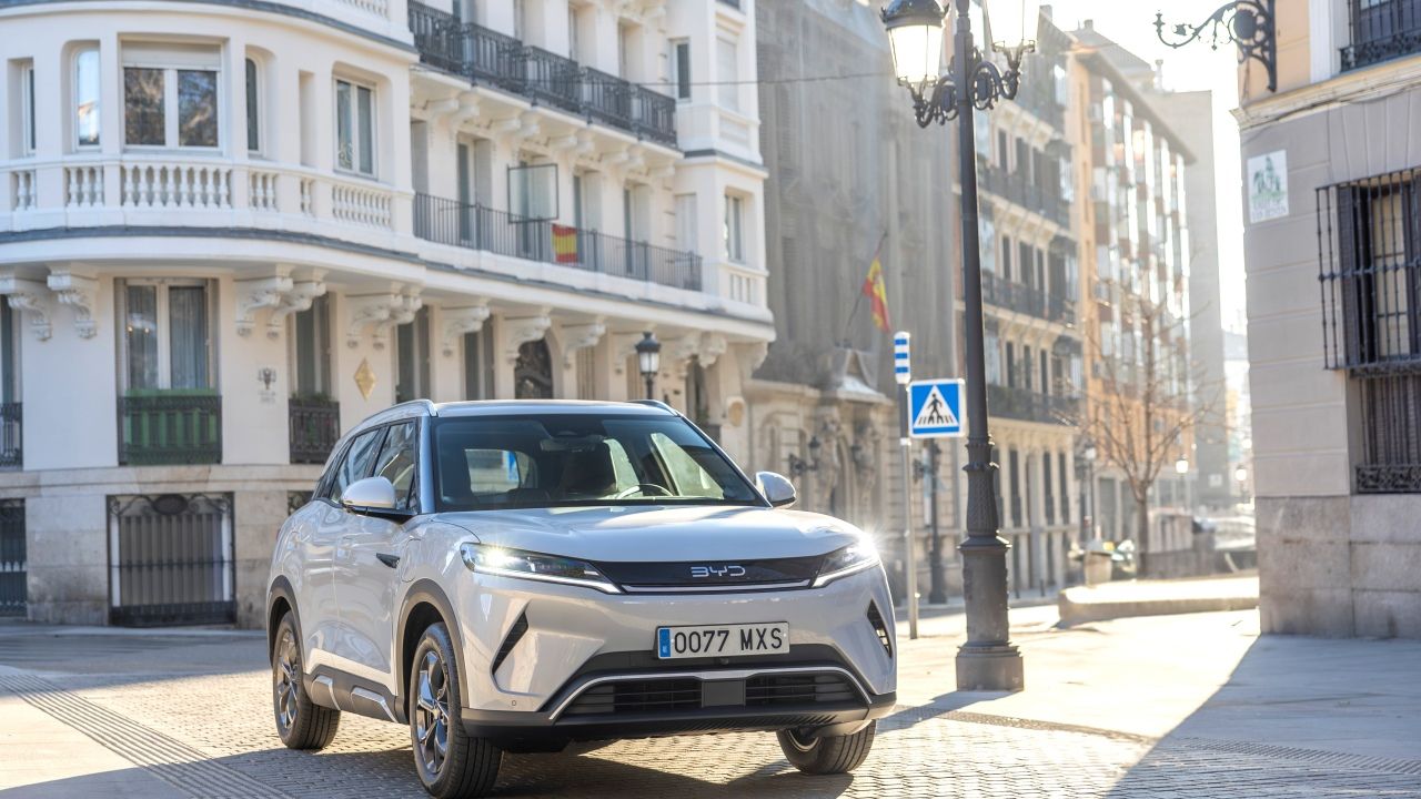 "Quizás sea hora de replantearte cómo conduces", se duplican las ventas de coches eléctricos de segunda mano ante la situación en Irán