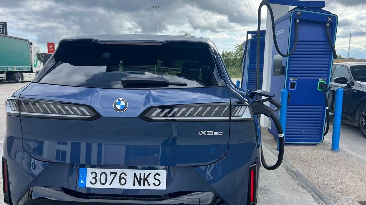 Riesgo de descarga eléctrica en el BMW iX3: llamada a revisión y prohibición de entregas