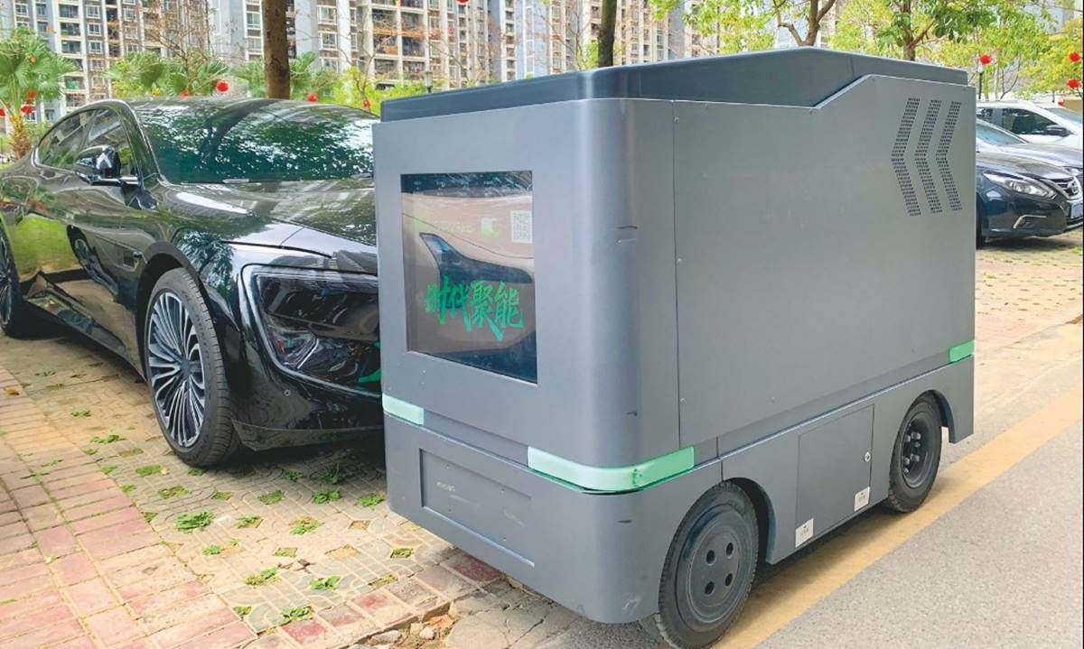 Adiós a buscar cargador: así funcionan las baterías móviles que van hasta tu coche eléctrico