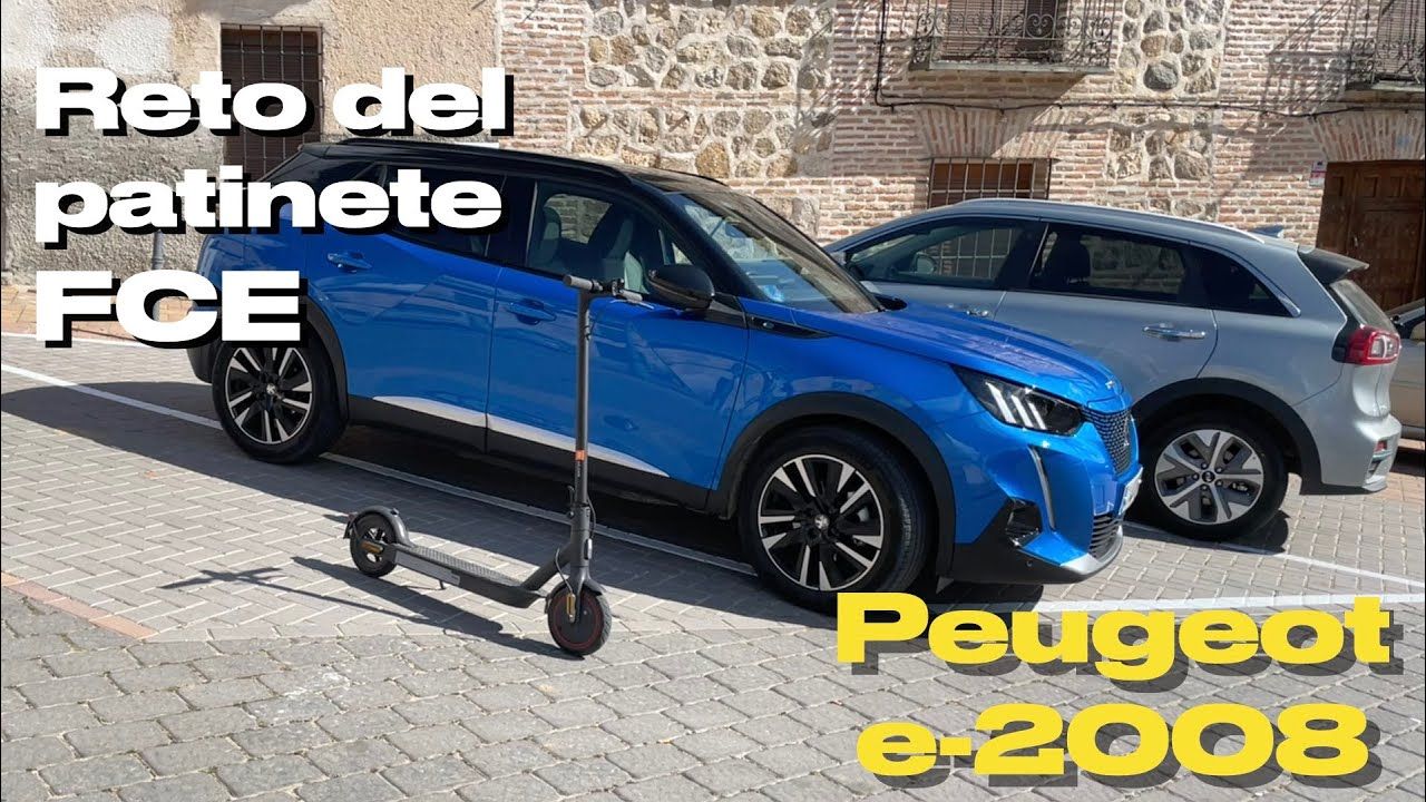 Prueba del Patinete en el nuevo Peugeot e- 2008 eléctrico Electric Scooter Peugeot's trunk