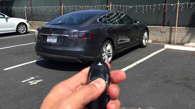 Probando el modo "Convocado" en el Tesla Model S dotado de Autopilot 2.0 y la actualización 8.1