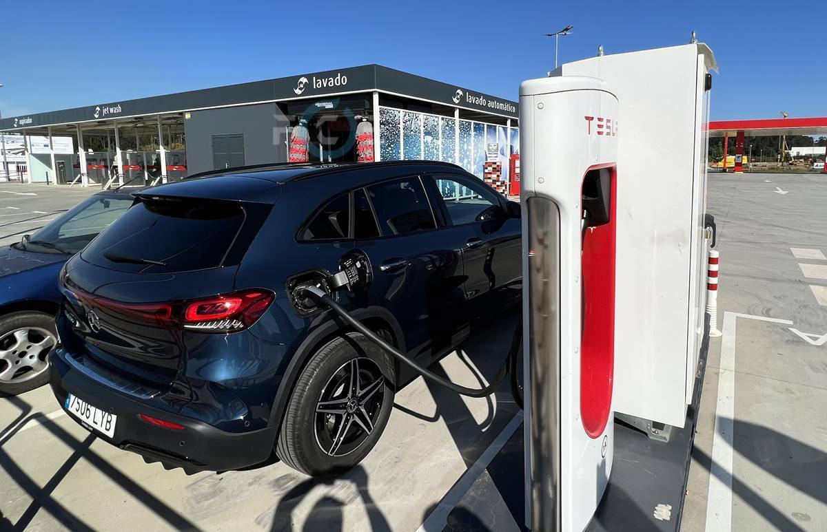 Como cargar un coche eléctrico no de Tesla en un Supercargador de Tesla