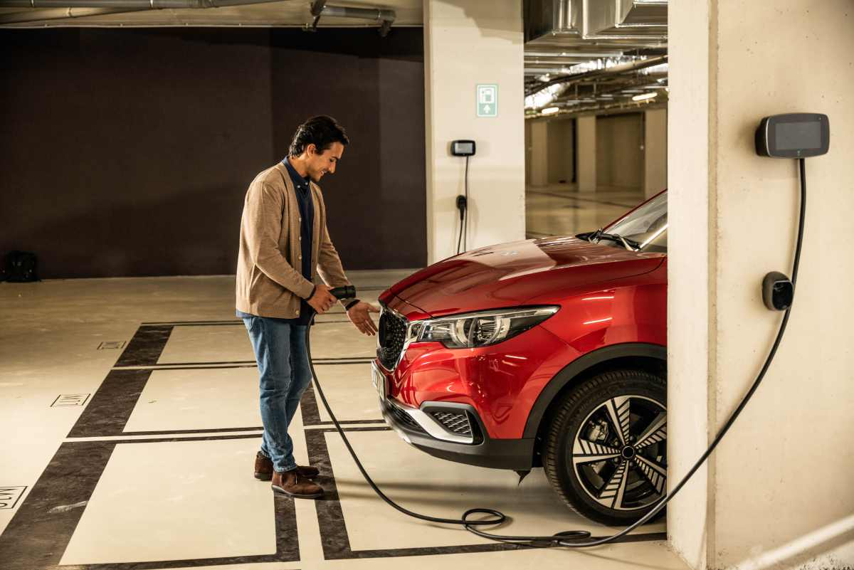 Esto es lo que tarda en cargarse un coche eléctrico: ejemplos a diferentes potencias y su coste