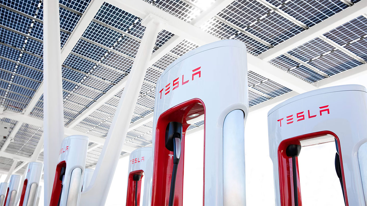 Tesla acelera la llegada de sus Supercargadores de 500 kW en medio de la guerra del megavatio con BYD