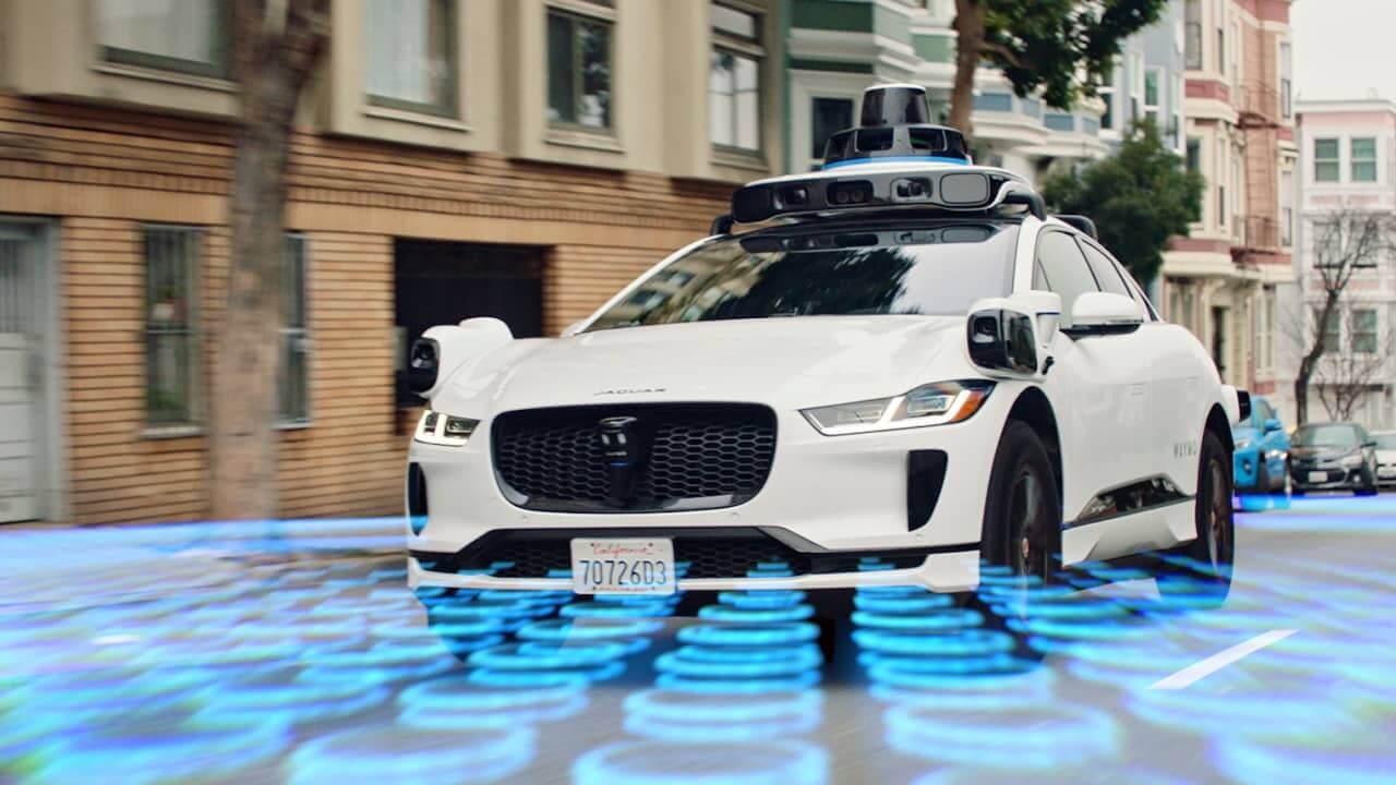 El pequeño y absurdo problema que se ha convertido en el principal reto de los taxis autónomos