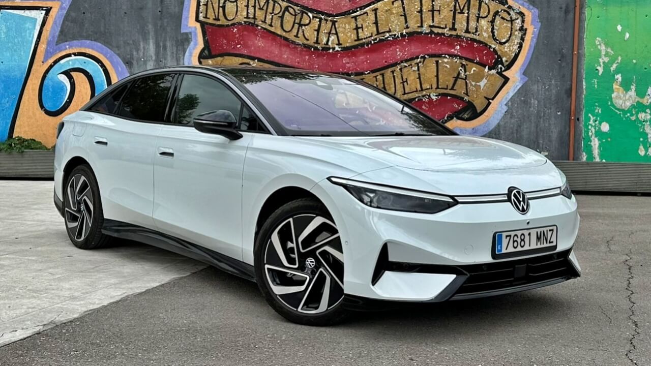 Prueba Volkswagen ID.7, un coche eléctrico que no le teme a los viajes largos